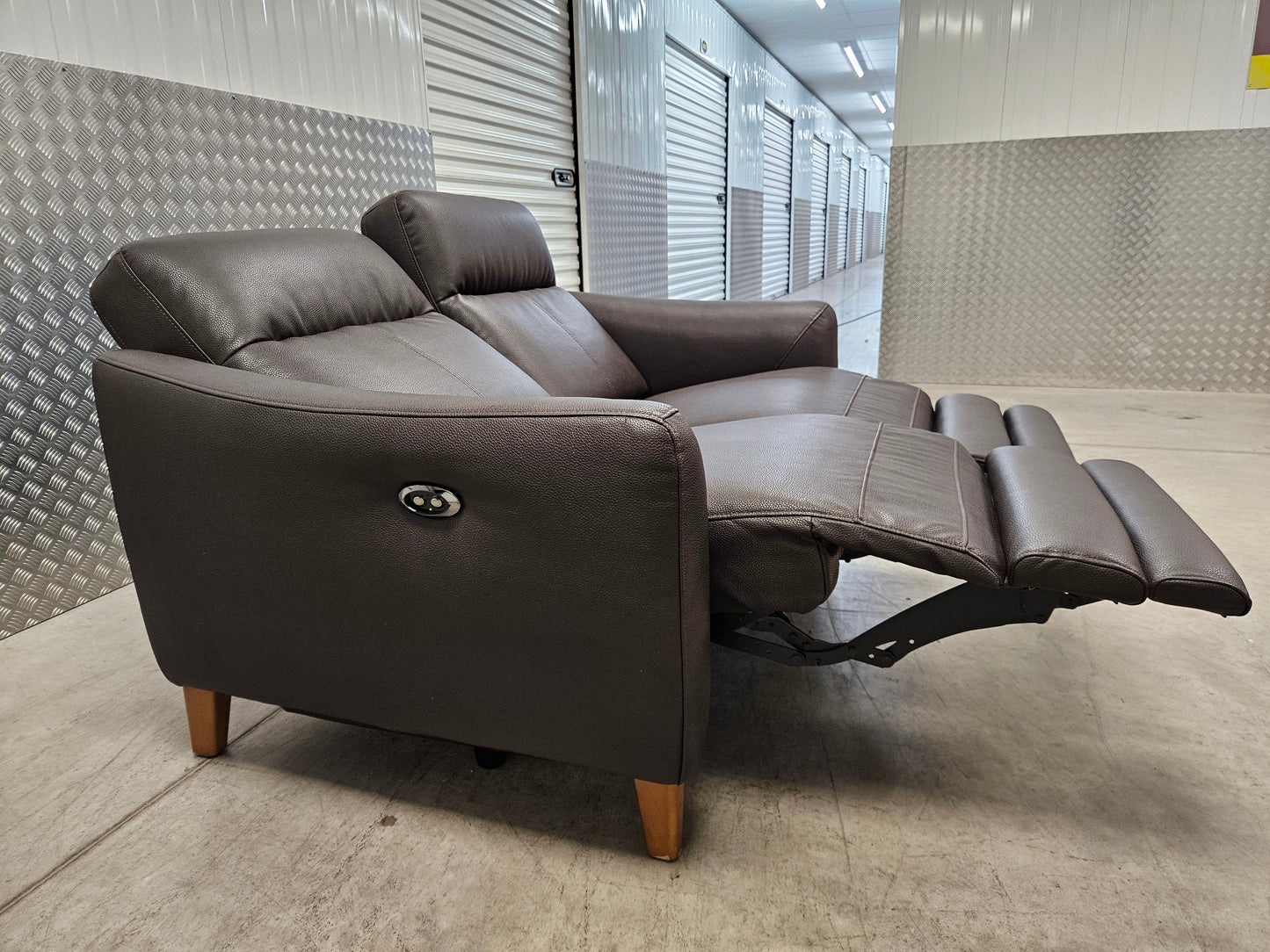 Oak Furnitureland 2 Seater Power Recliner Leather Sofa
